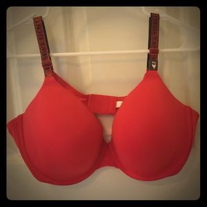 Victoria's Secret T-Shirt Perfect Shape Bra